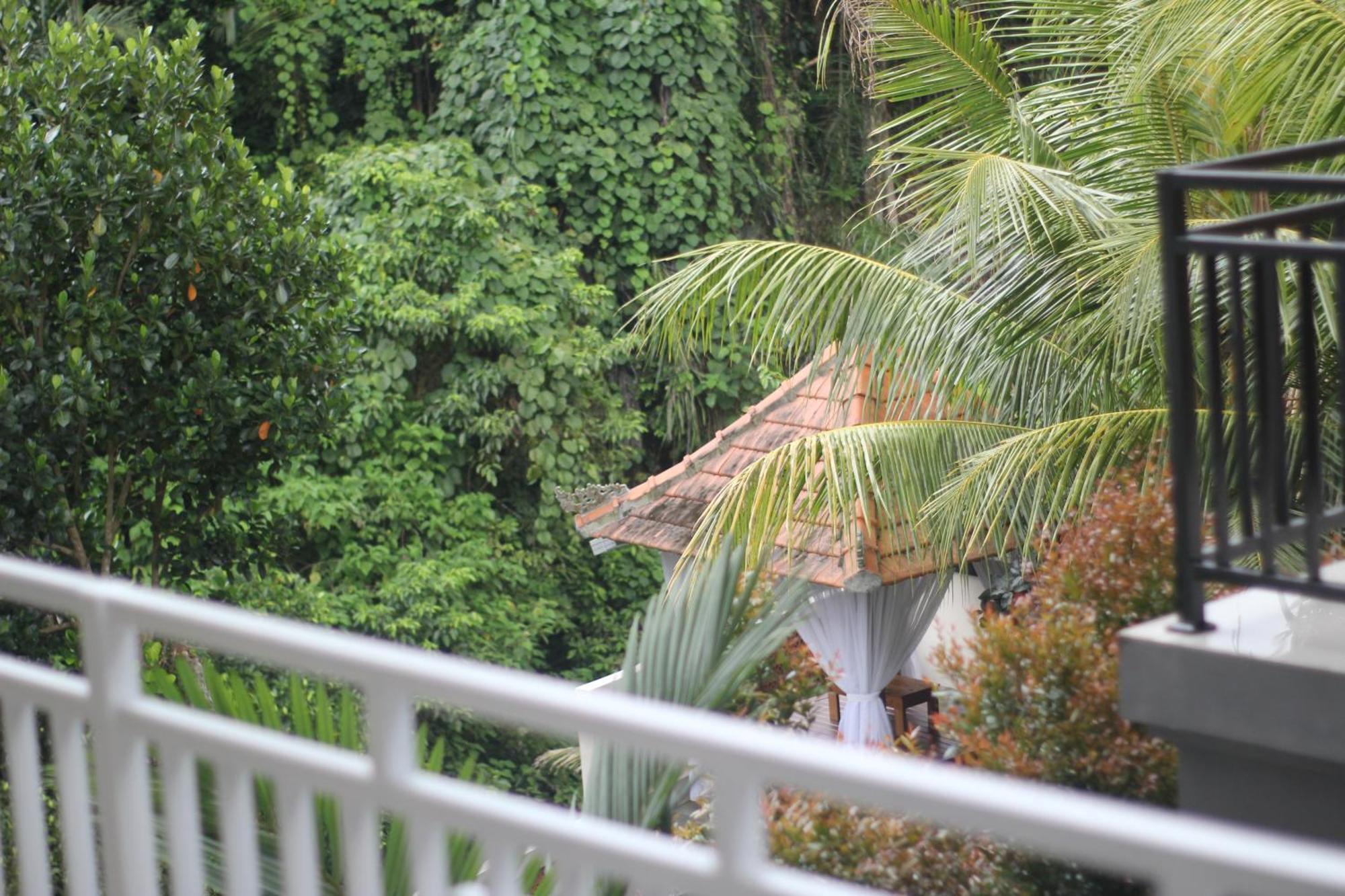 Hanaka Riverside Ubud エクステリア 写真